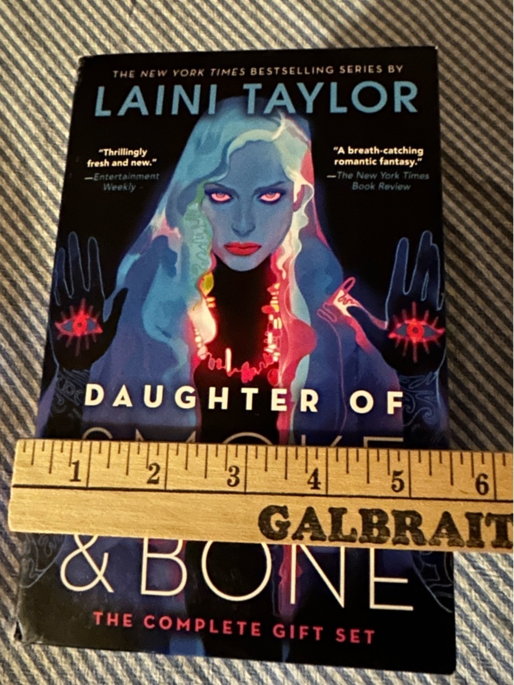 Daughter of Smoke & Bone: The Complete Gift Set 3 Book Set by Laini Taylor - Picture 8 of 10